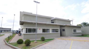 Fachada de um centro de saúde. Foto ilustrativa.