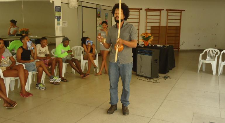 Apresentação de Berimbau no Centro de Referência de Assistência Social Lagoa.