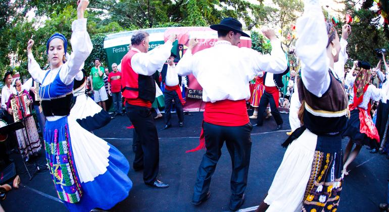 Foto de apresentação do grupo folclórico "Gil Vicente". Foto: Divulgação