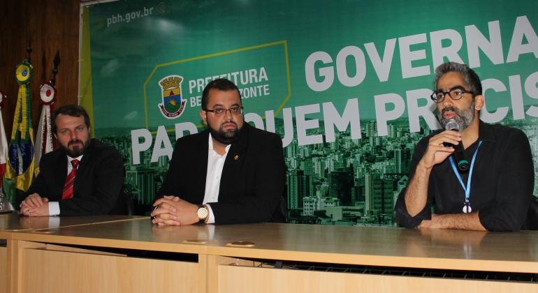 Subcontrolador de Ouvidoria, Gustavo Nassif, subsecretário de Modernização da Gestão, Jean Mattos, e secretário de Planejamento, Orçamento e Gestão, André Reis.