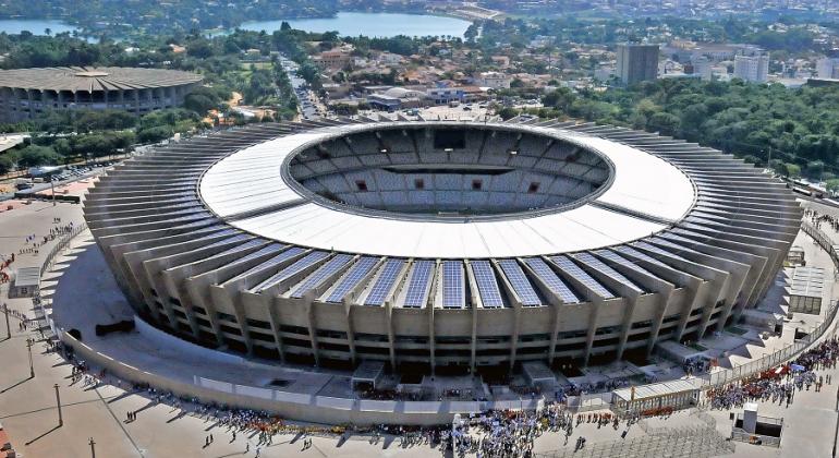 Imagem aérea do Mineirão durante o dia.