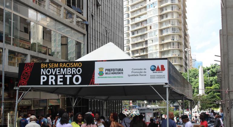 Concentração em ato na praça 7 do Novembro Preto