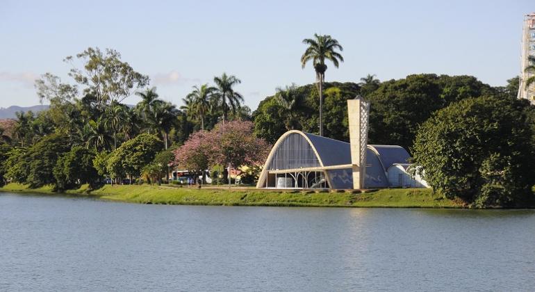 Igrejinha da Pampulha e Lagoa da Pampulha.